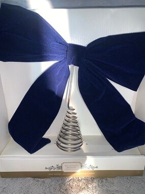 🆕-Wellesley Manor Tree Topper - Navy Velvet Bow